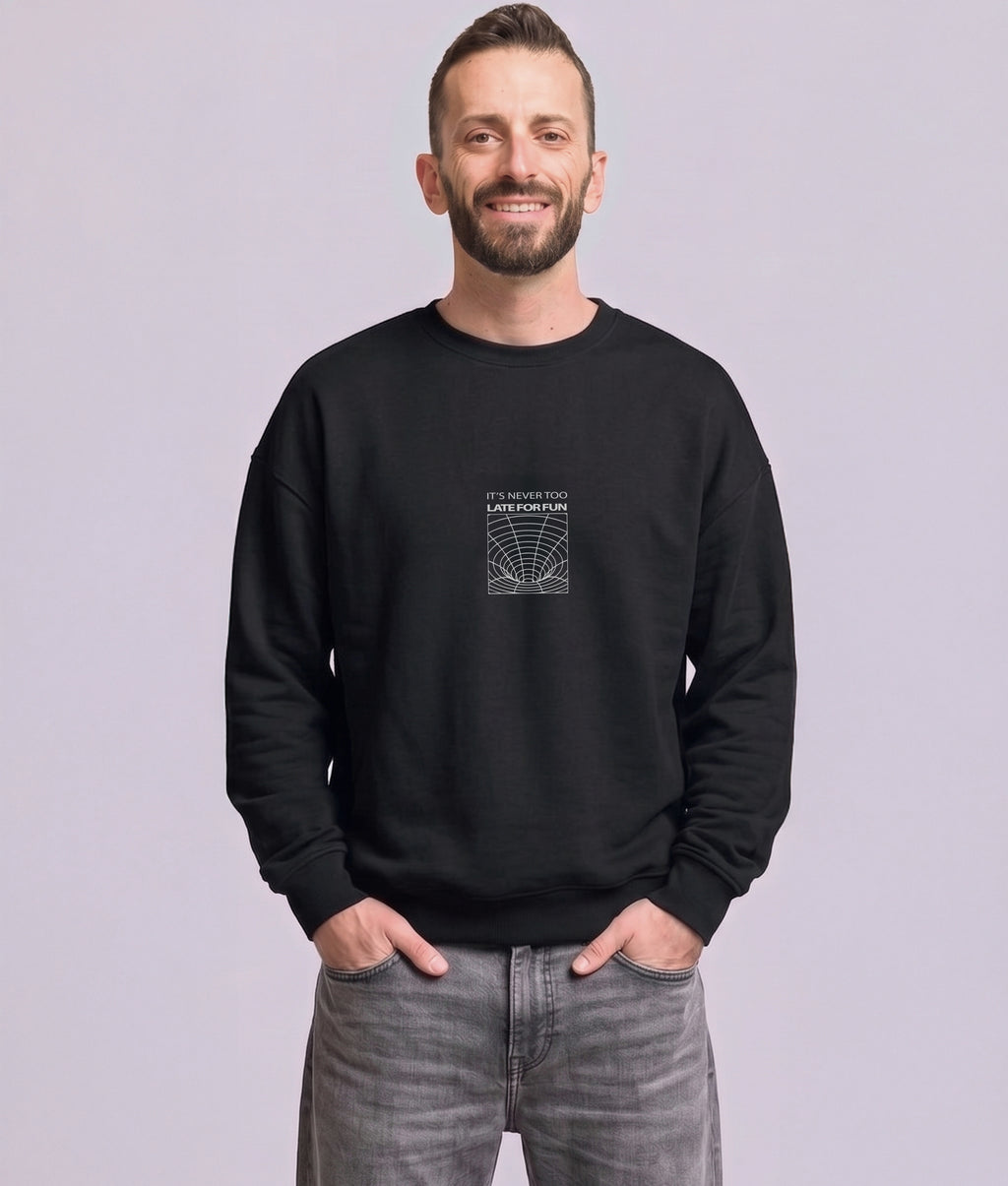 FELPA GIROCOLLO UNISEX IT S NEVER TOO LATE FOR FUN